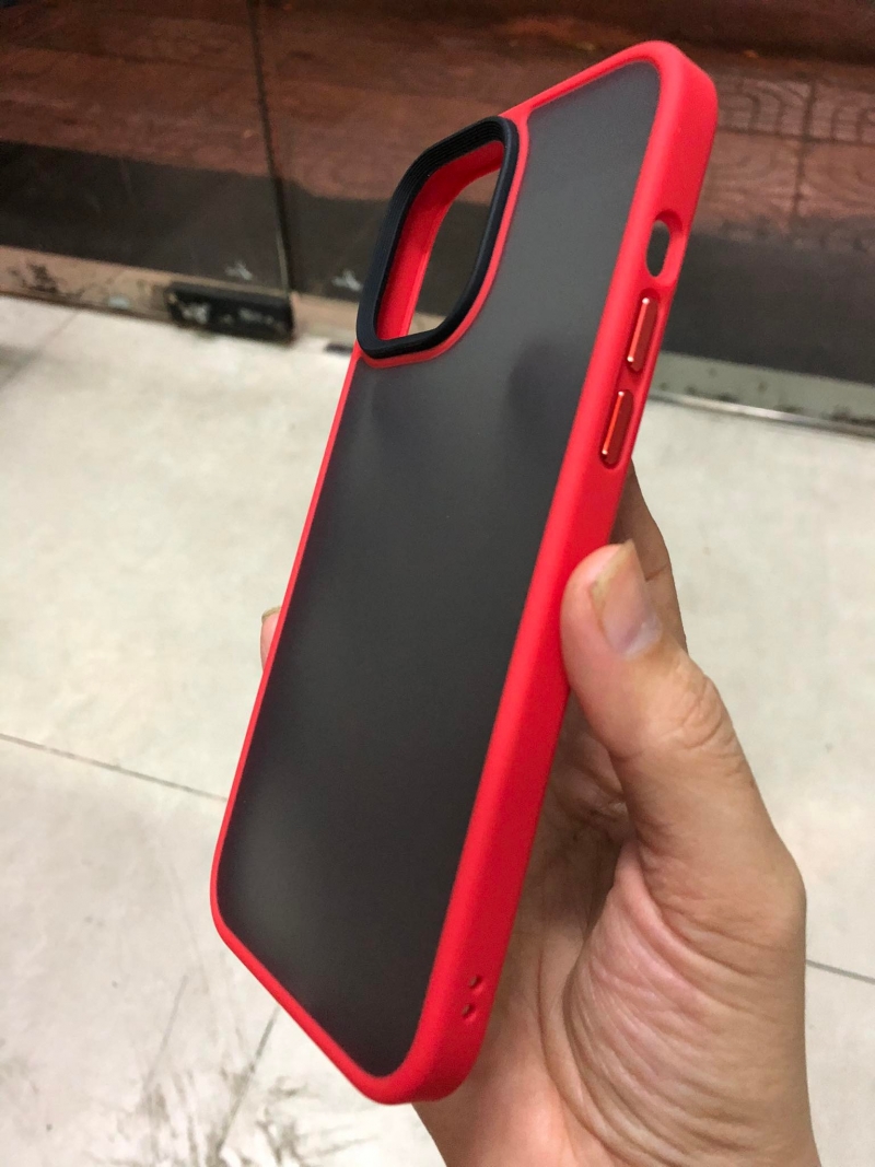 Ốp Lưng iPhone 13 Pro Viền Màu Lưng Đen Nhám Mờ Hiệu Likgus