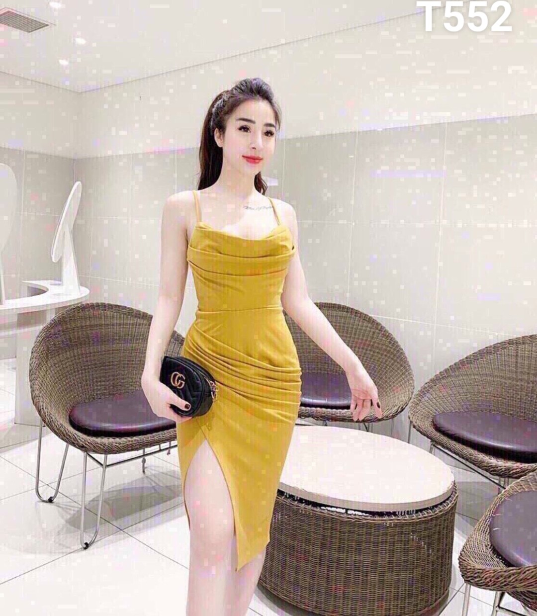 Đầm body cát hàn 2 dây cổ đổ dáng ôm T552