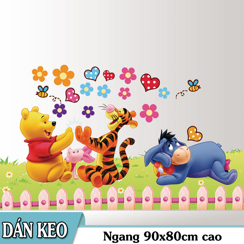Decal trang trí tường - Gấu Pooh nhỏ vui chơi sân vườn