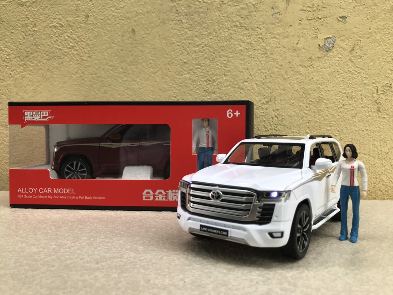 [HCM]Mô hình xe ô tô TOYOTA land Cruiser 2022 1:24