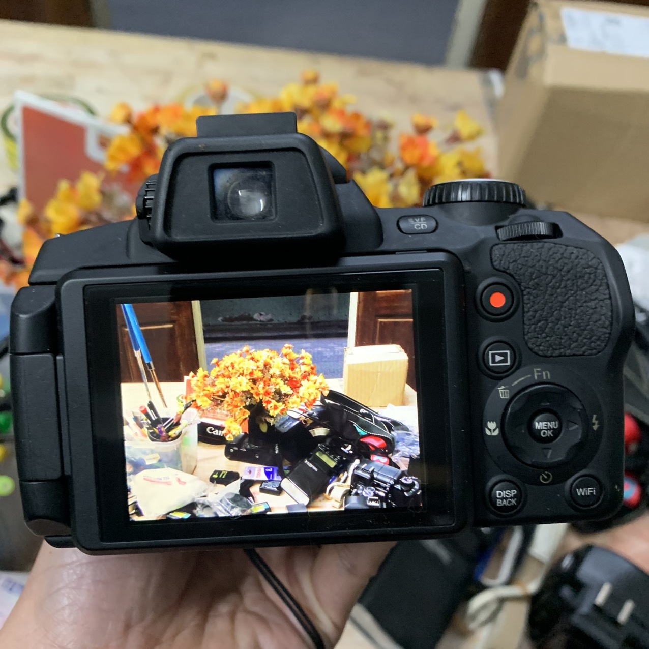 Máy ảnh Fujifilm FinePix S1 zoom 50x có wifi, tiếng Việt
