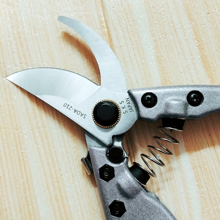 Kéo cắt cành làm vườn SaDa 210mm
