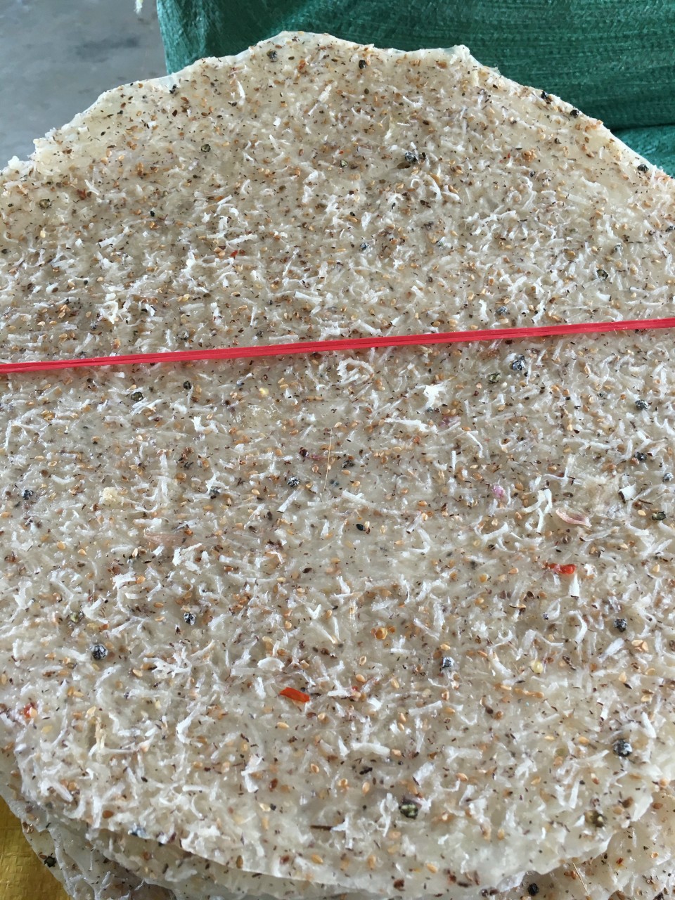 Bánh tráng dừa nướng Bình Định thơm ngon (tiêu, ớt, dừa, gia vị)