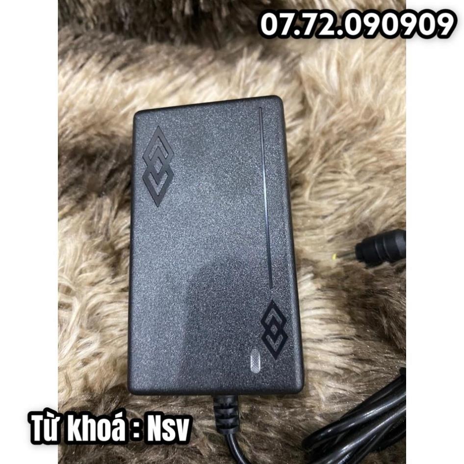 Nsv sạc 2s 8.4v 2a loại tốt dùng cho pin li-ion có đèn báo và tự ngắt khi đầy. bn.