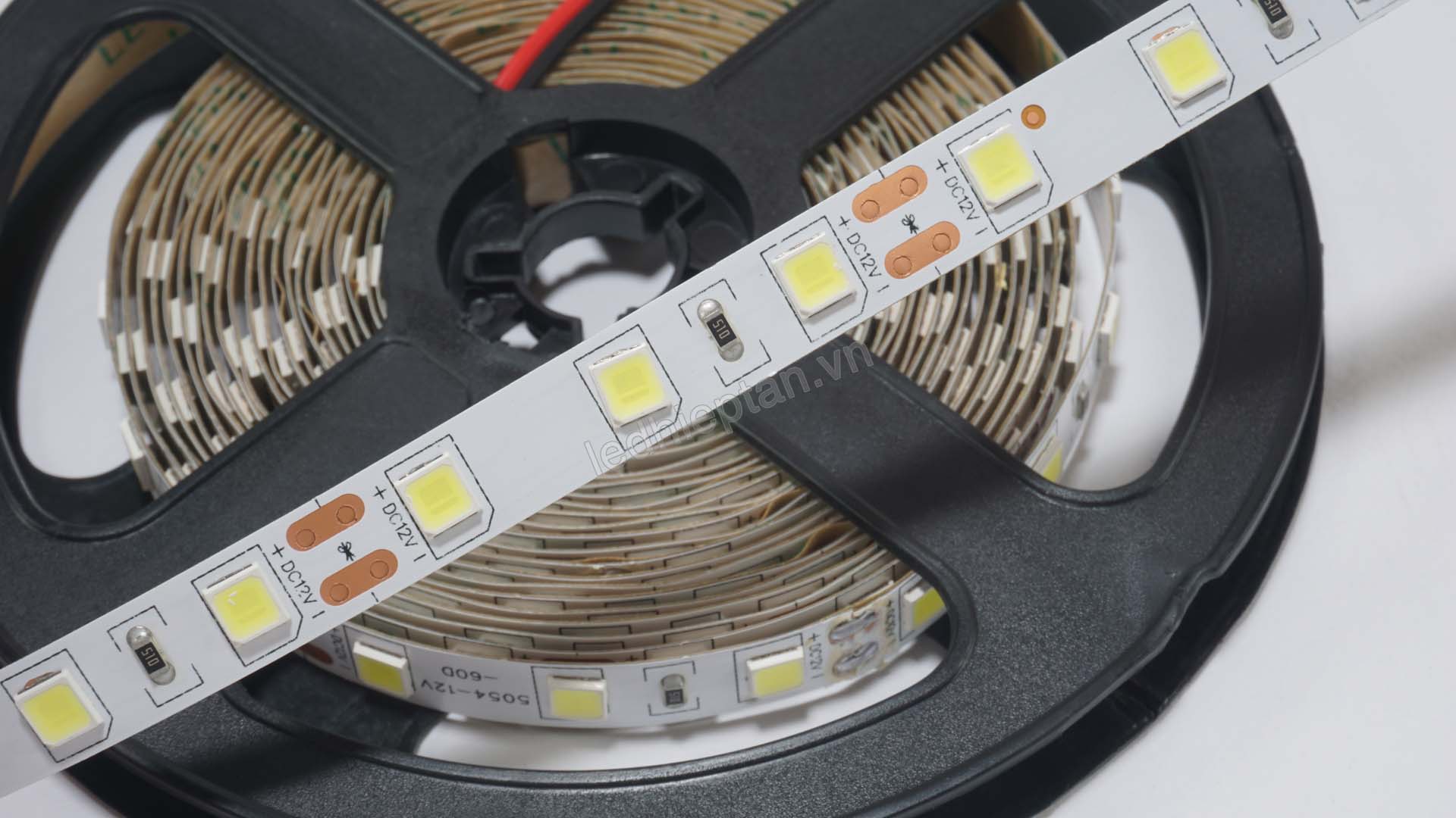 Led dây dán 5050 cuộn 5m (12V)
