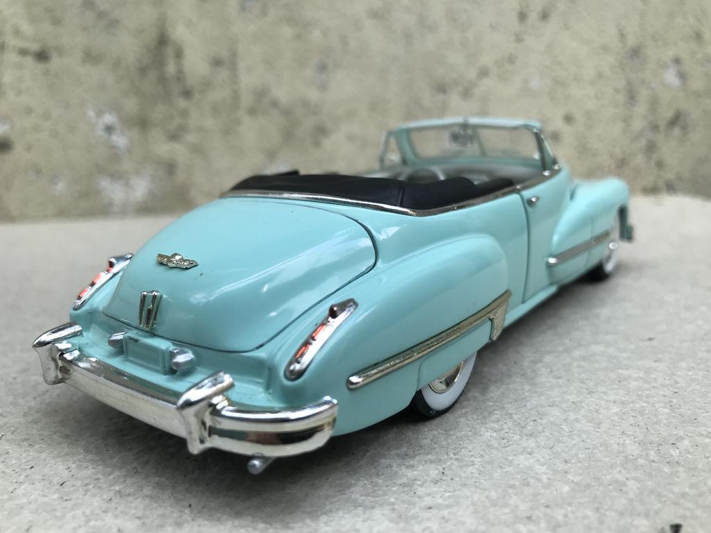 Mô hình xe cổ Cadillac Series 62 1947 - 1:32