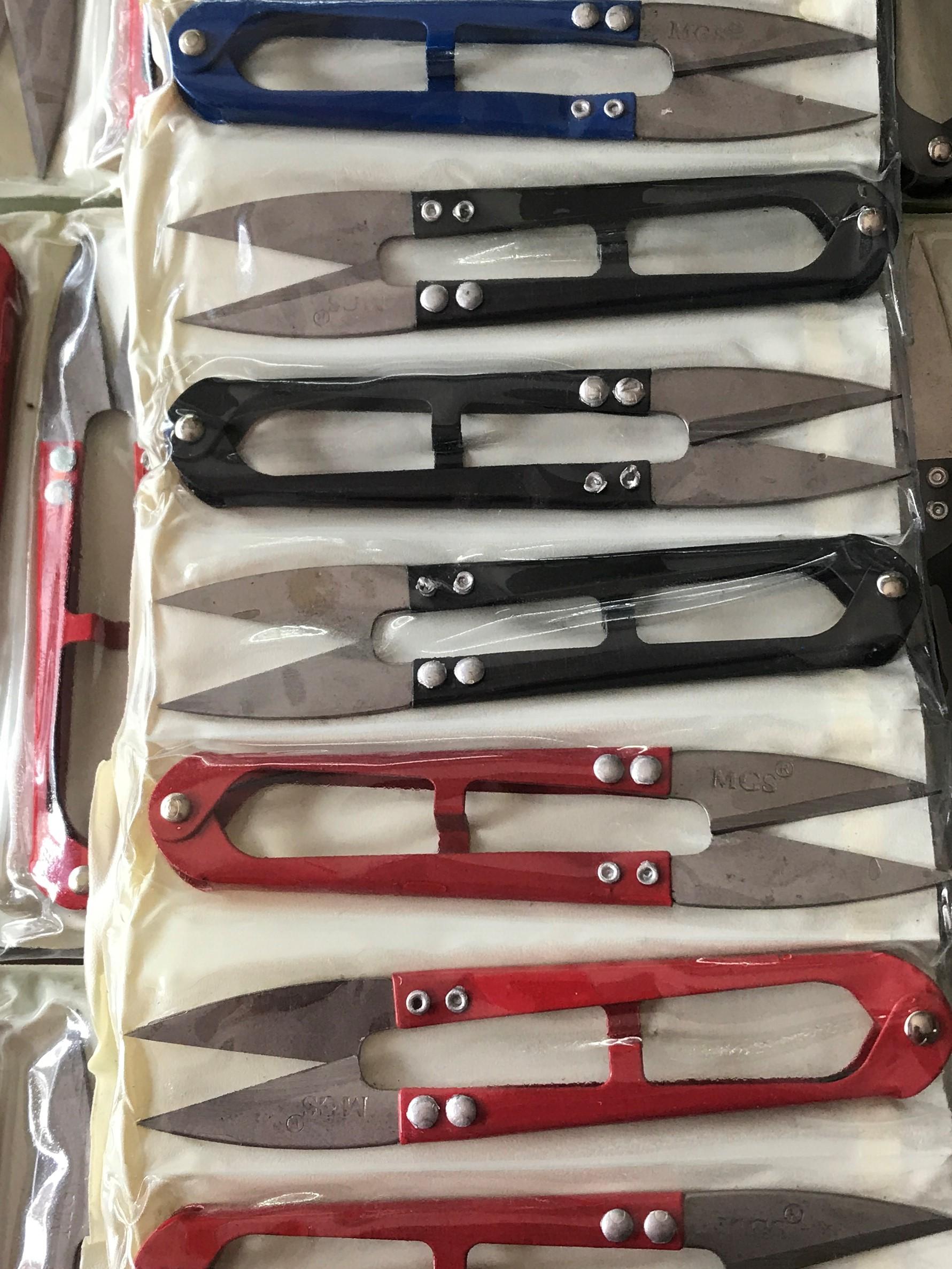 KÉO BẤM CHỈ SẮT 3 MÀU 1 VĨ 12 CÂY