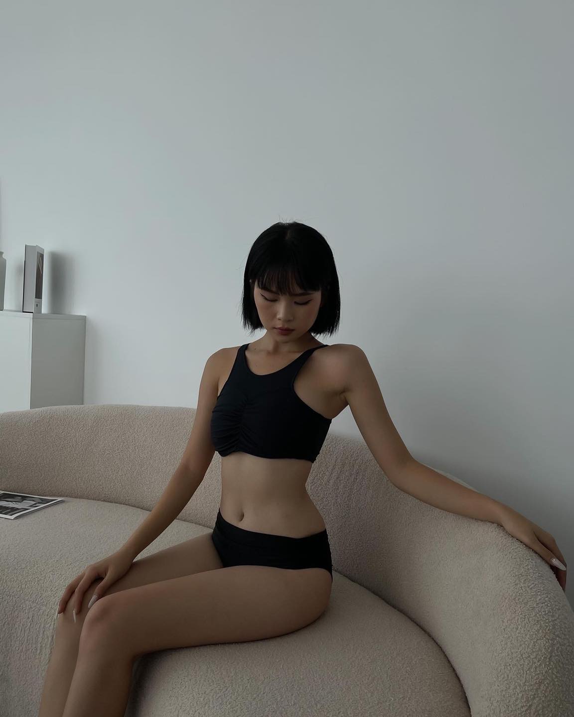 Set bikini màu đen, form ôm ngang ngực, là min - RUCHED BIKINI TOP & BOTTOM