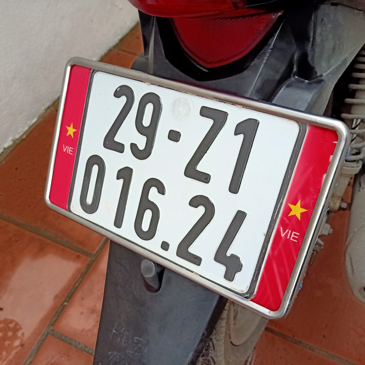 Khung biển số xe máy đẹp full bộ lắp đặt đơn giản