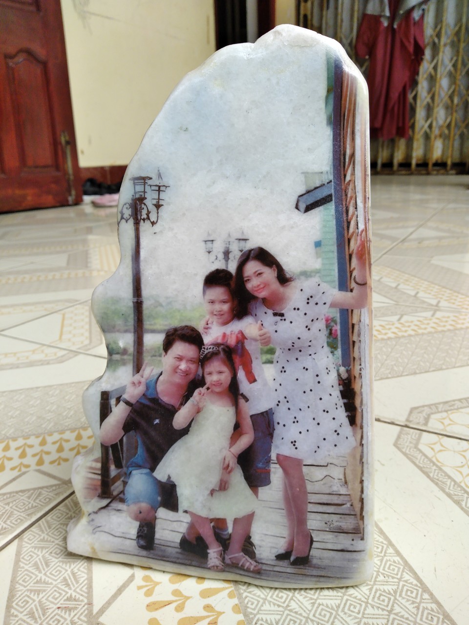 in ảnh trên đá theo yêu cầu