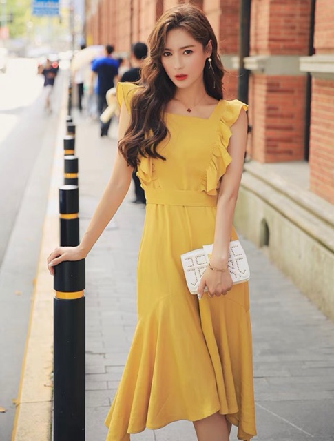 Đầm vàng cánh tiên thắt eo