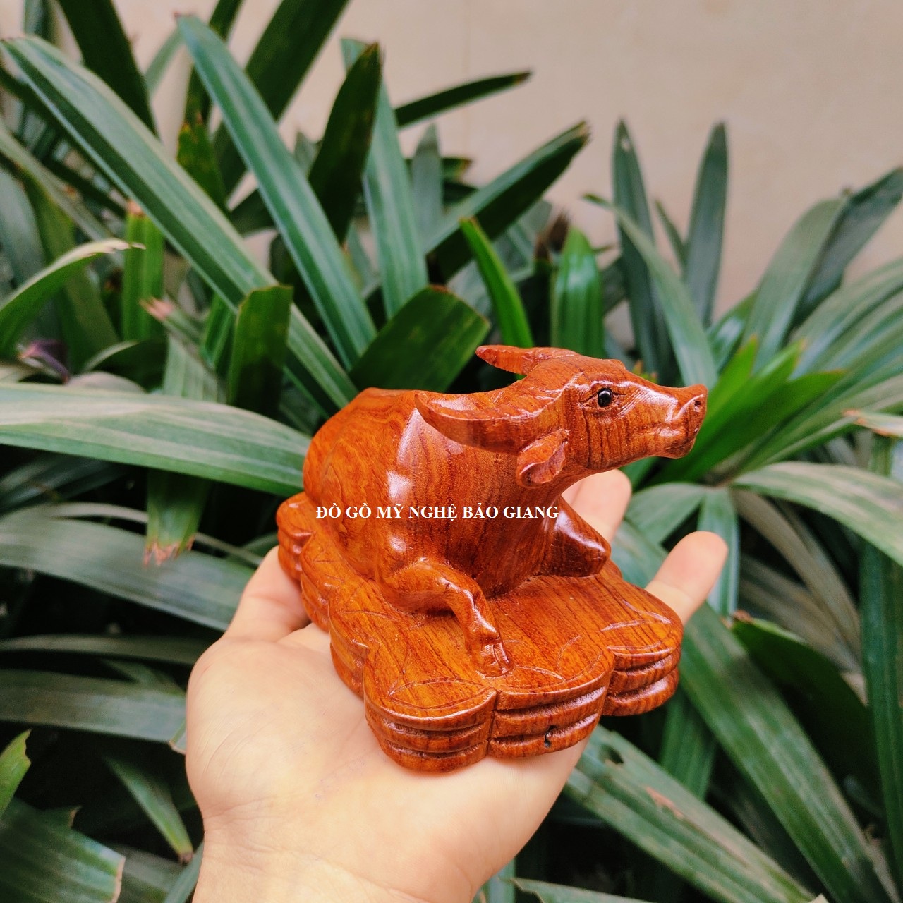 Tượng con trâu gỗ hương 12 cm