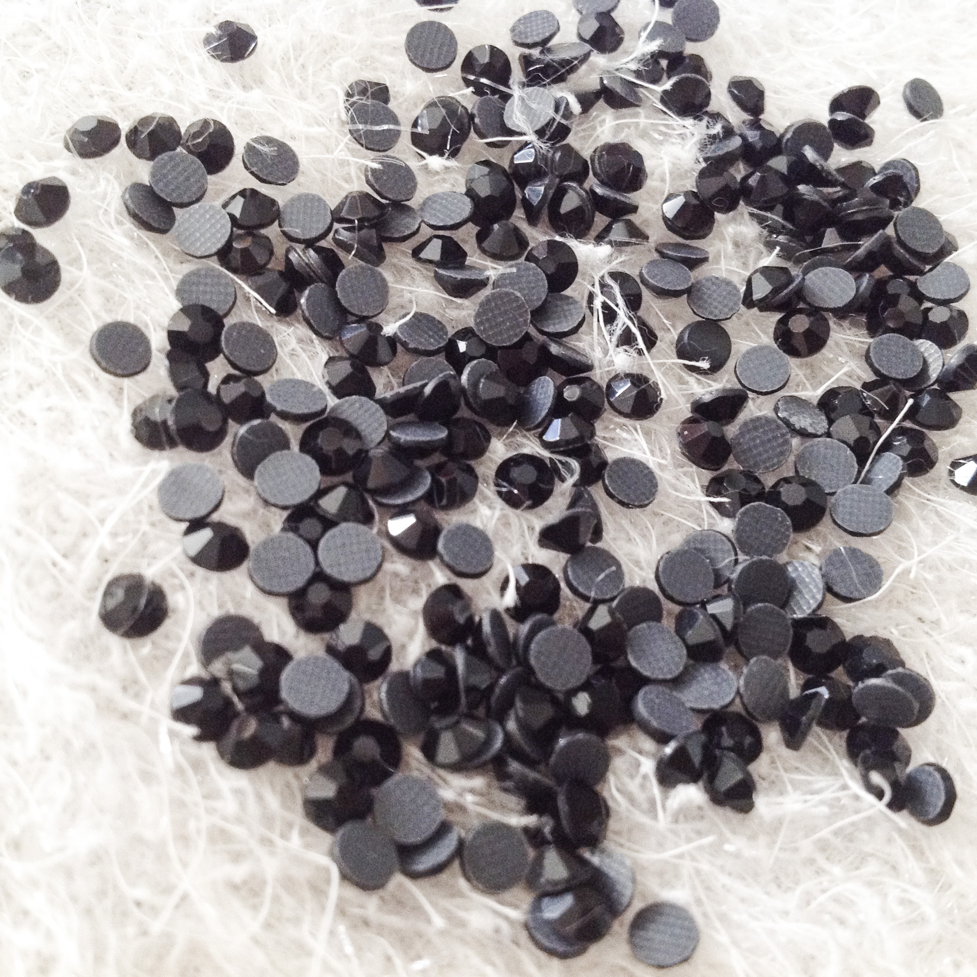 Hạt đá ủi áo, đá xoàn ủi nhiệt đính kết trang phục quần áo thời trang, cườm đá ủi nhiều màu lấp lánh