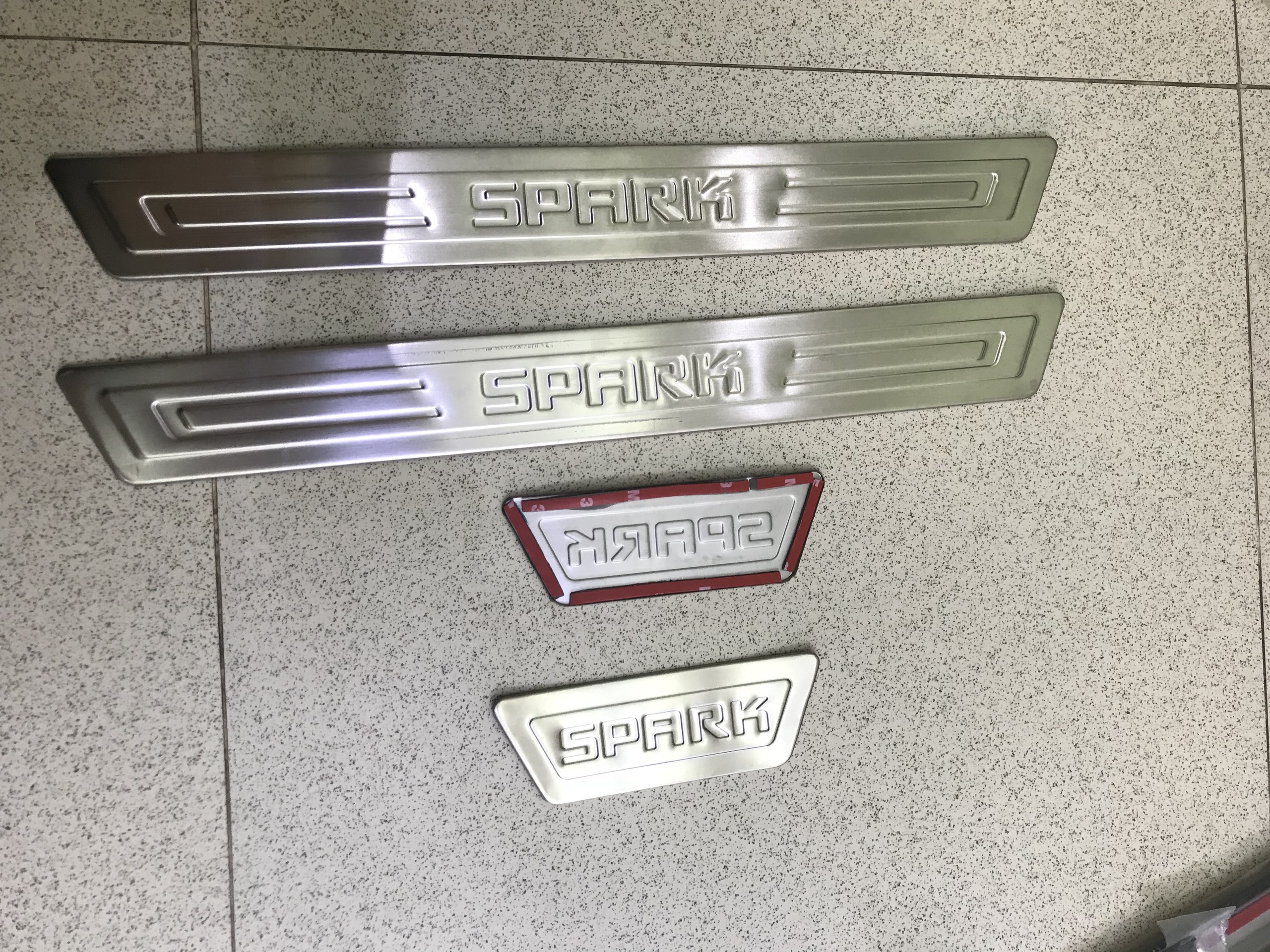 Bô 4 ốp Bậc giẫm ngoài INOX xe Chevrolet Spark Form 2016-2019 ( Phom mới)