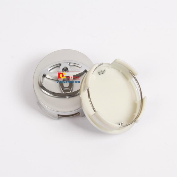 1 chiếc Logo chụp mâm, ốp lazang bánh xe ô tô, xe hơi TOYOTA62-B đường kính 62mm (Màu bạc)