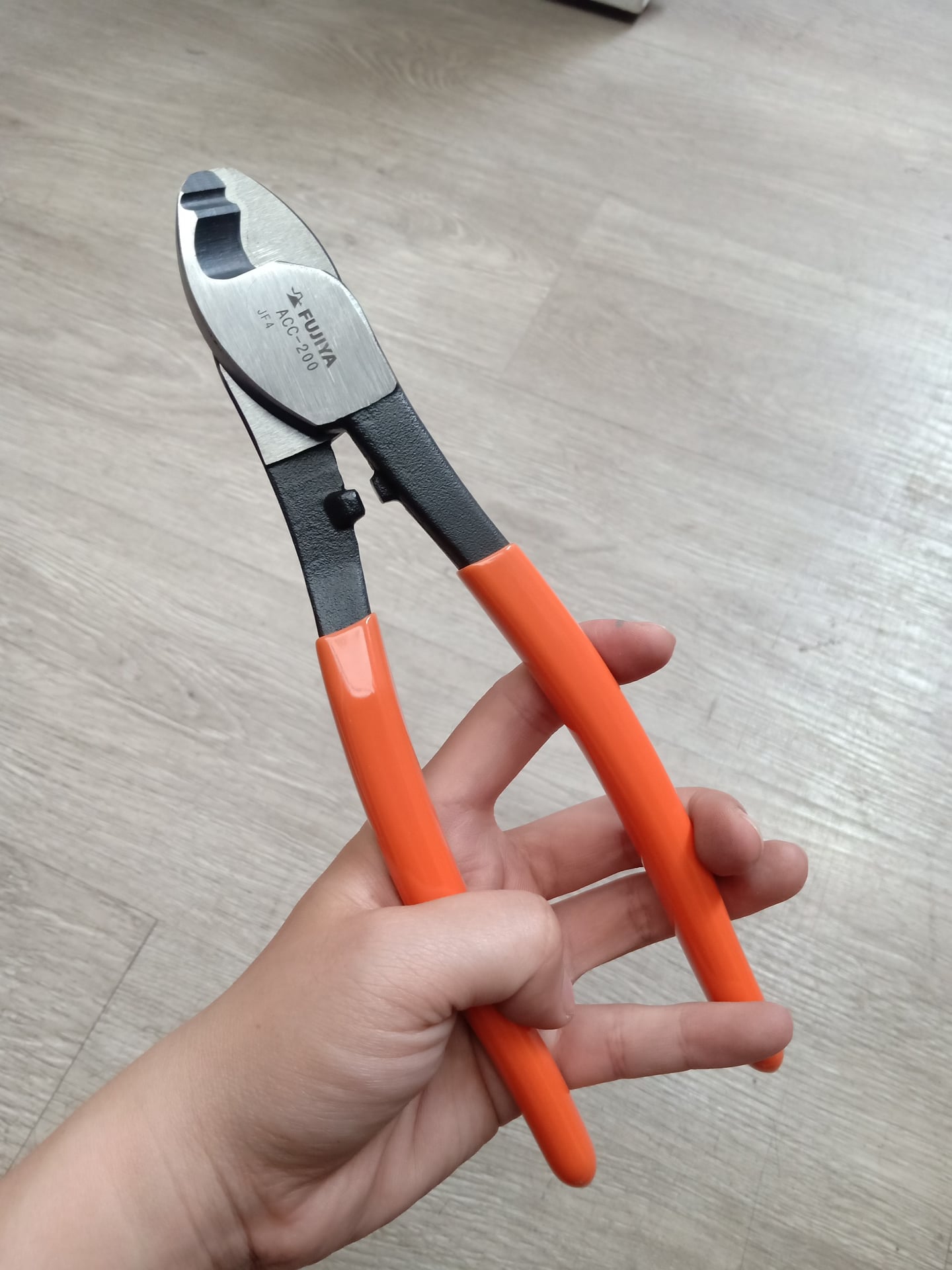 Kìm cắt cáp Fujiya ACC-150, ACC-200