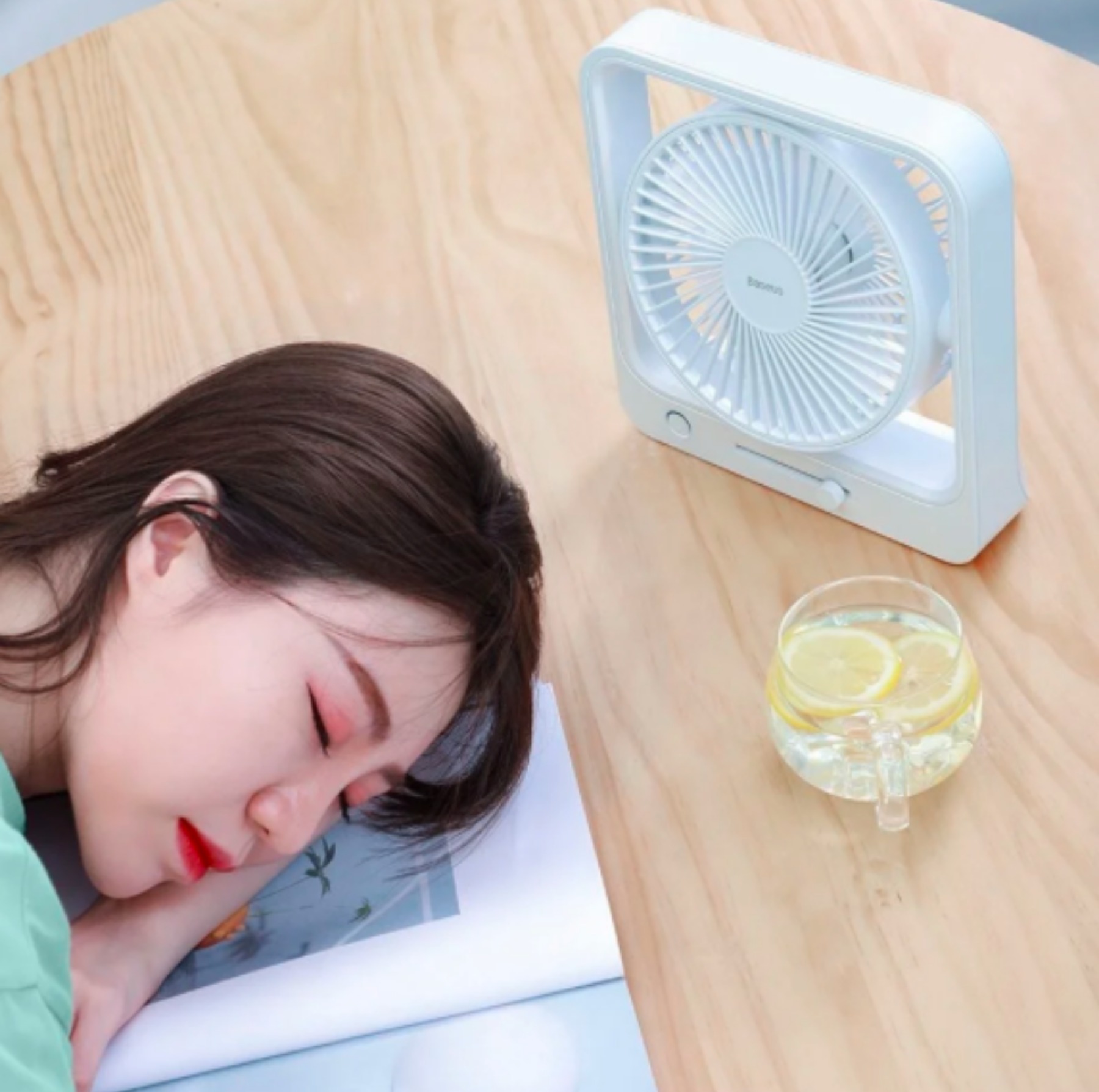 Quạt mini Pin sạc Baseus Cube Shaking Fan (Pin sạc 5400mAh, 18h sử dụng , Xoay 60 độ, Điều chỉnh nhiều cấp tốc độ, Cực êm ) LV806-EU-WH