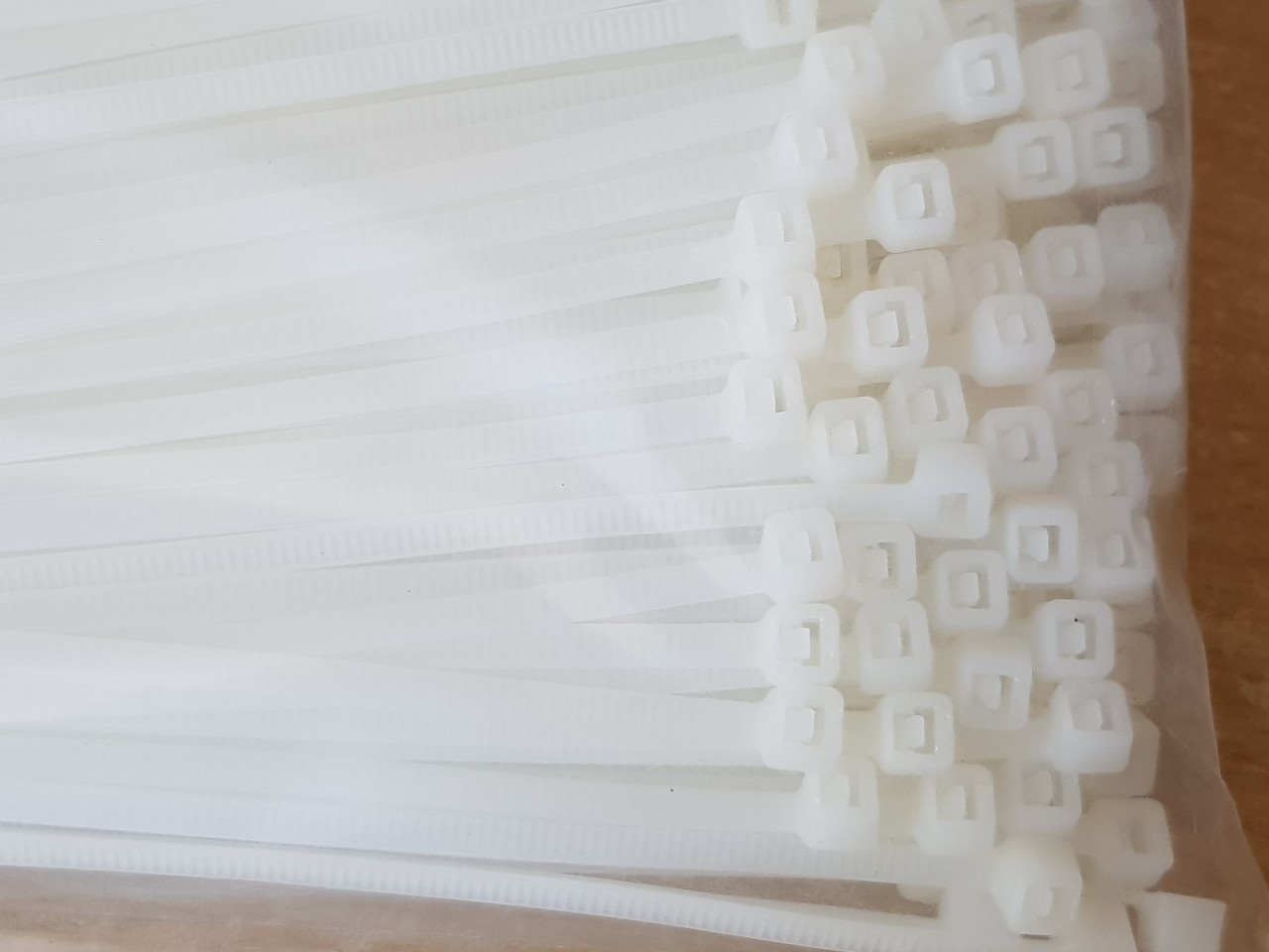 Dây Thít, Dây Buộc, Dây Lạt Nhựa 3x200mm ( Túi 500 sợi )