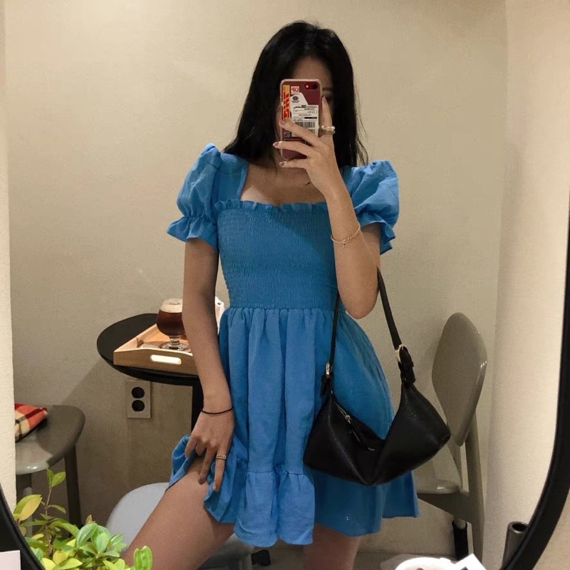 Đầm cổ vuông tay bồng
