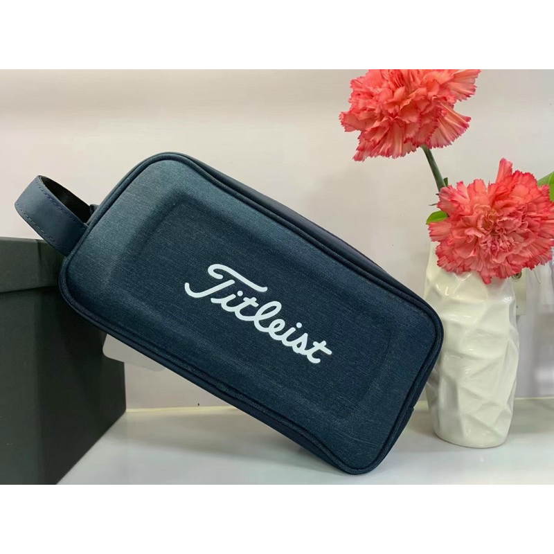 Túi golf cầm tay Titleist chất liệu vải cứng form,túi clutch golf nam nữ