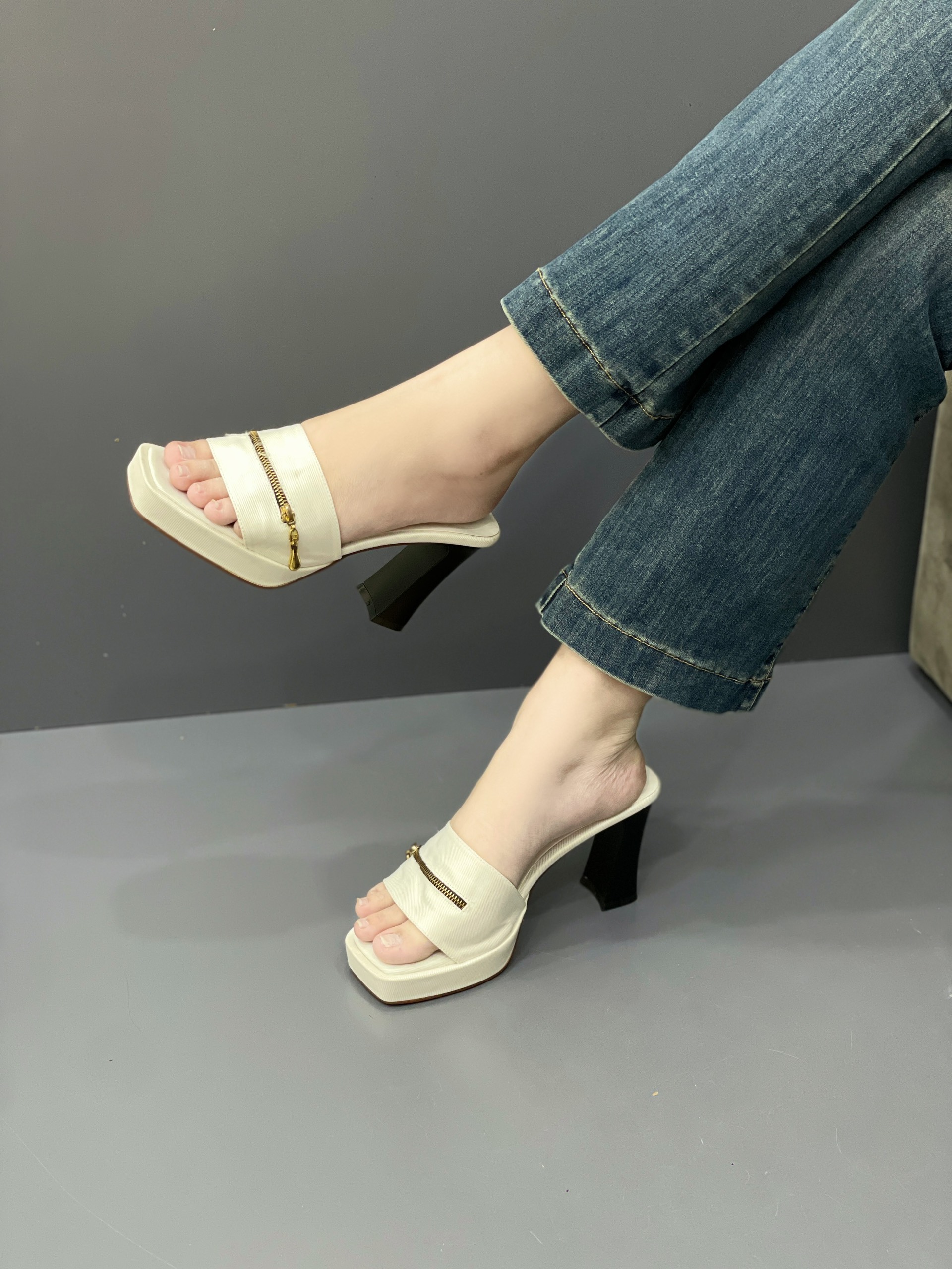 Dép nữ quai ngang cao 10 phân