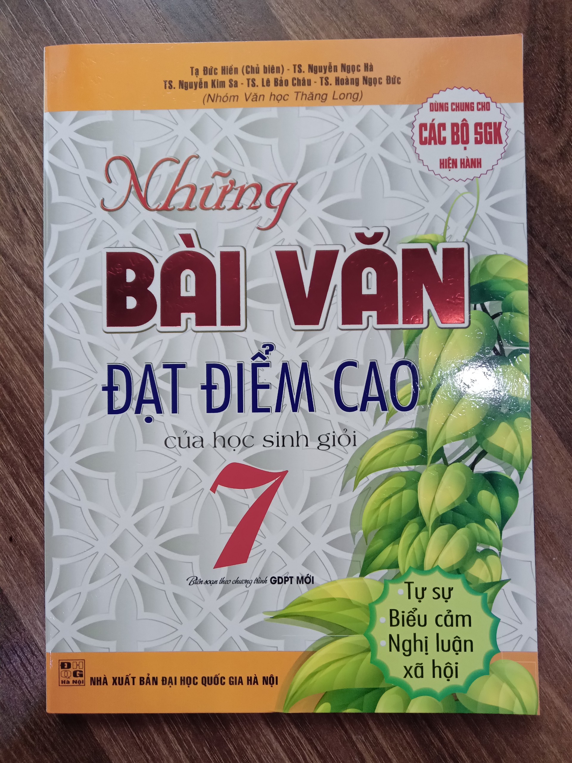 Sách - Những Bài Văn Đạt Điểm Cao Của Học Sinh Giỏi 7 (Dùng Chung Cho Các Bộ SGK Mới Hiện Hành)