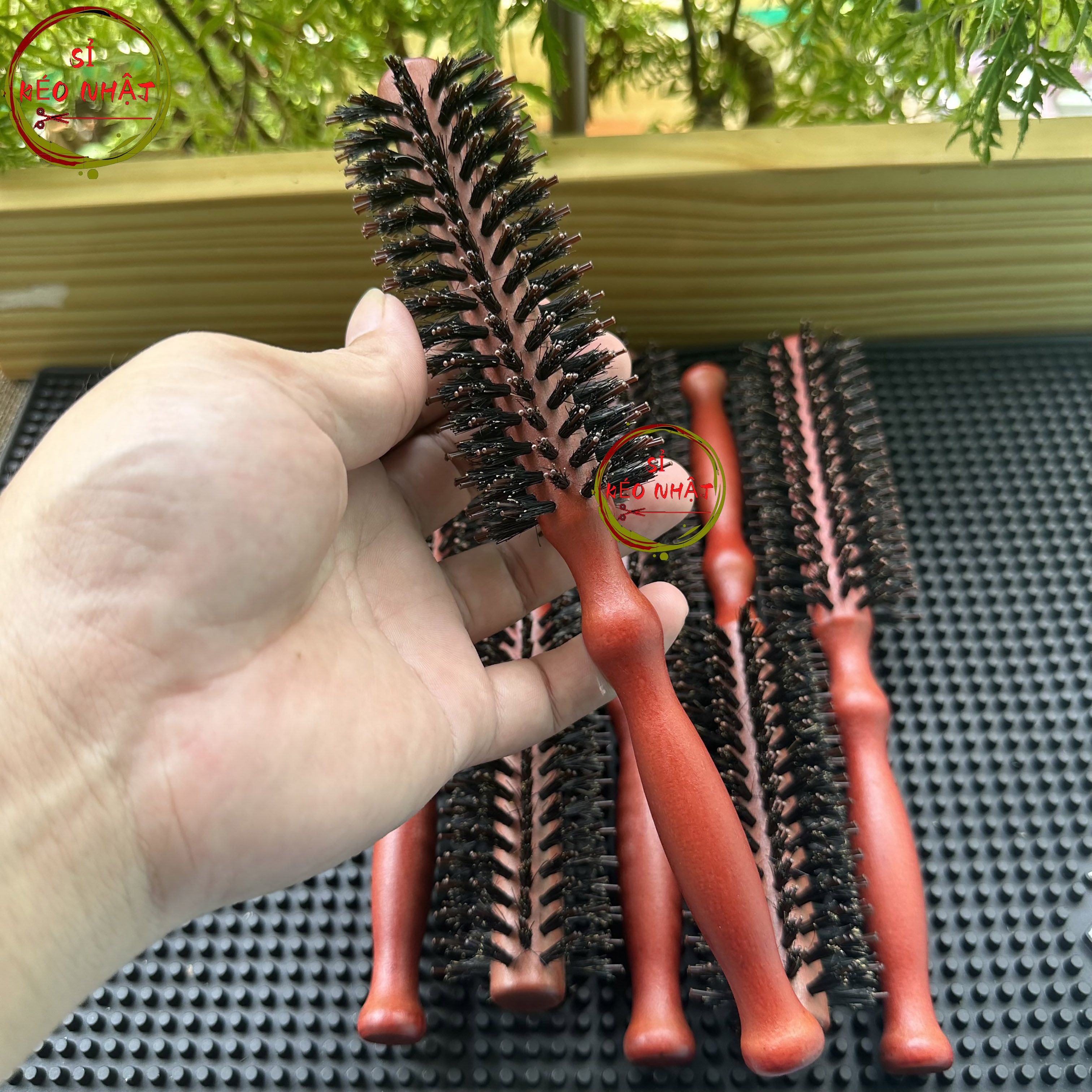 lược tròn sấy tóc tạo kiểu tóc cán gỗ