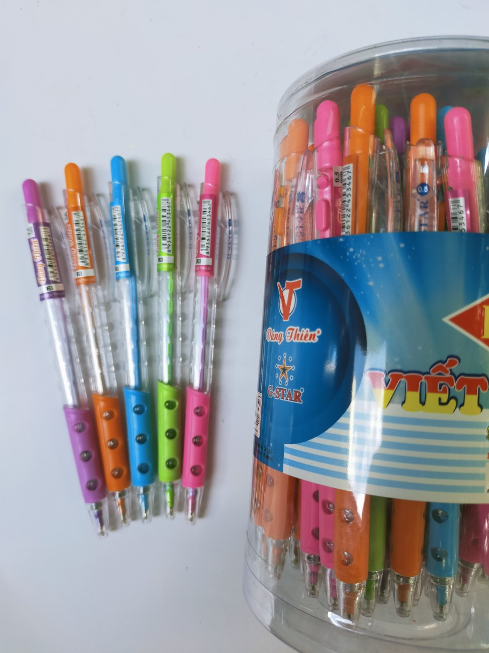 1 cây bút bi Gstar ngẫu nhiên