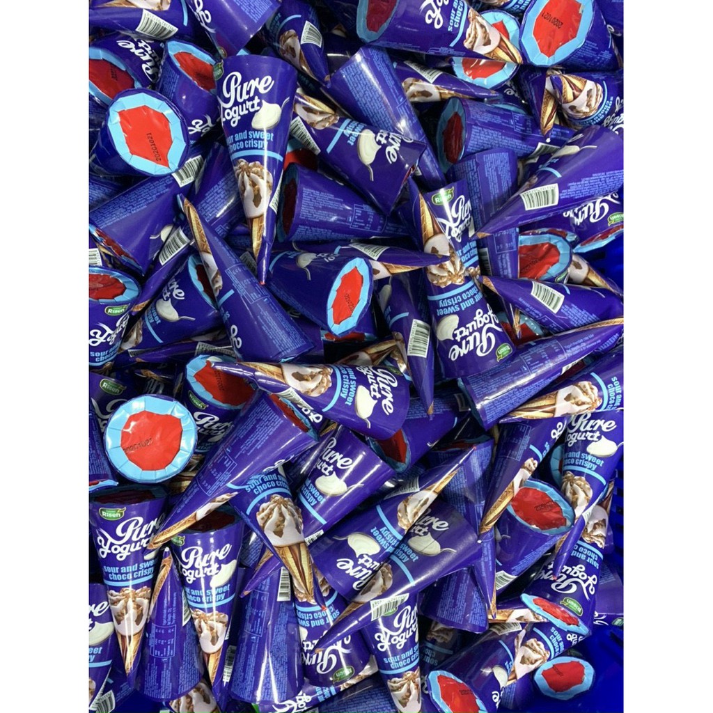 Hộp 12 cây Bánh Ốc Quế Nhân Socola Hiệu Risen