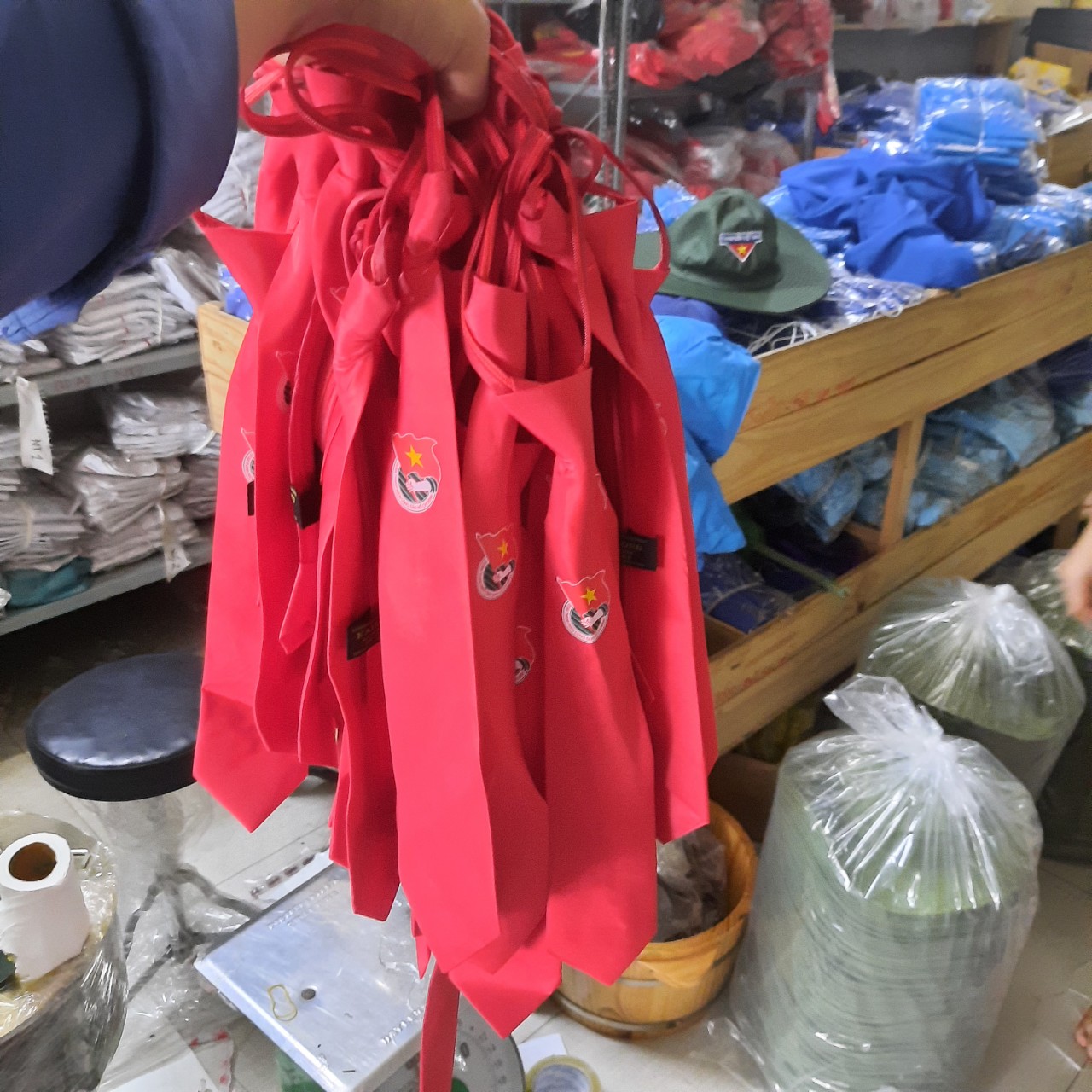 CÀ VẠT ĐOÀN THANH NIÊN, CAVAT ĐOÀN