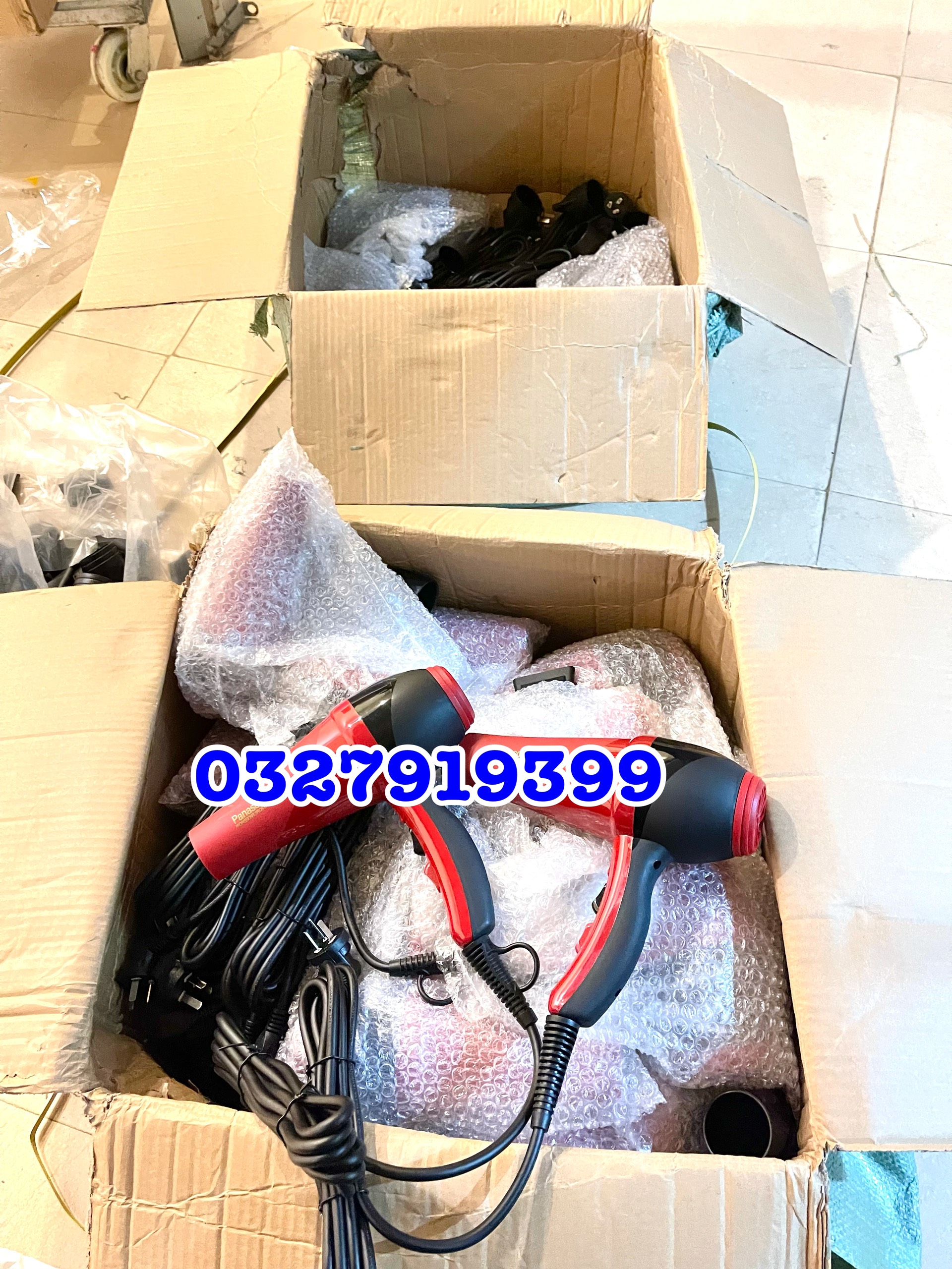 Máy Sấy Tóc VIP 6669 - 2400W Chuẩn Salon, Công Suất Lớn, Thiết Kế Chắc Chắn, Tốc Độ Sấy Nhanh, Luồng Khí Nóng Dịu Nhẹ, Có Đầu Sấy Dẹt 11mm, Dây Dài 3.1m, Bảo Hành 03 Tháng
