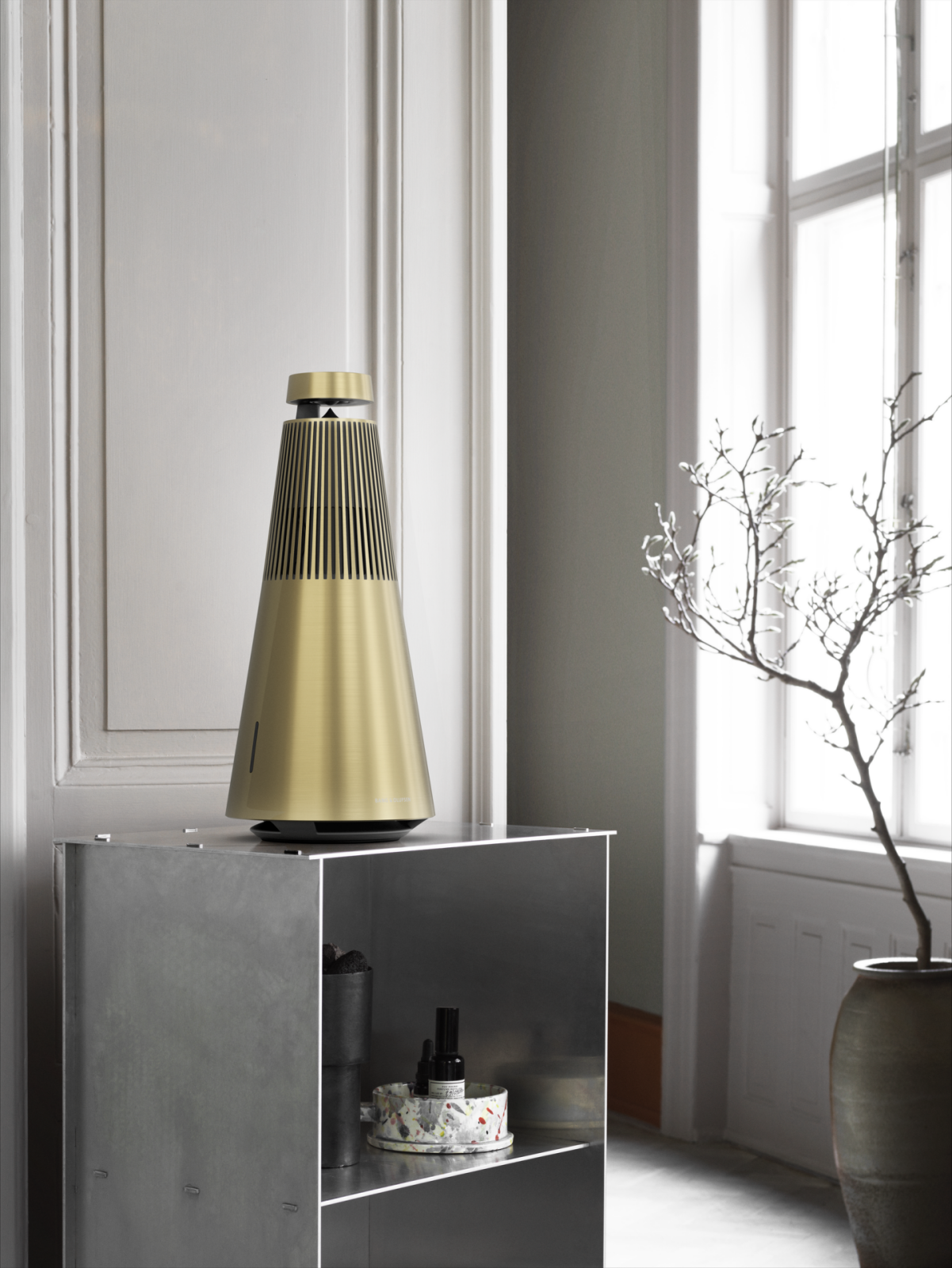 Beosound 2 với Google Assistant - Loa Wifi mạnh mẽ và thanh lịch