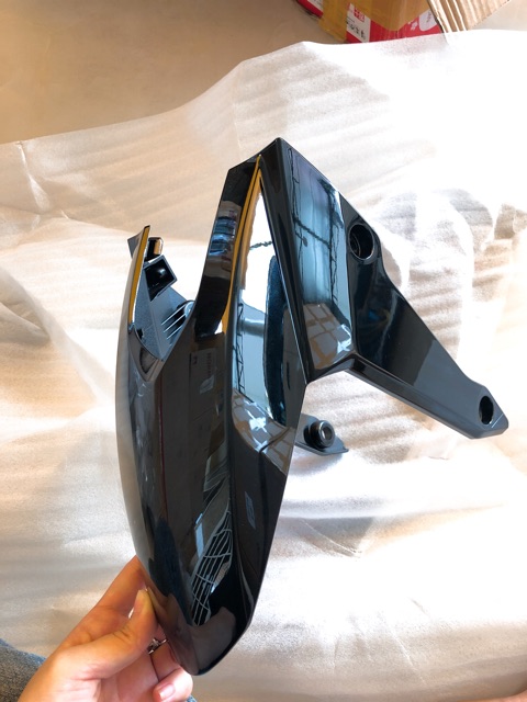 Dè trước xe Sonic 150R đen bóng