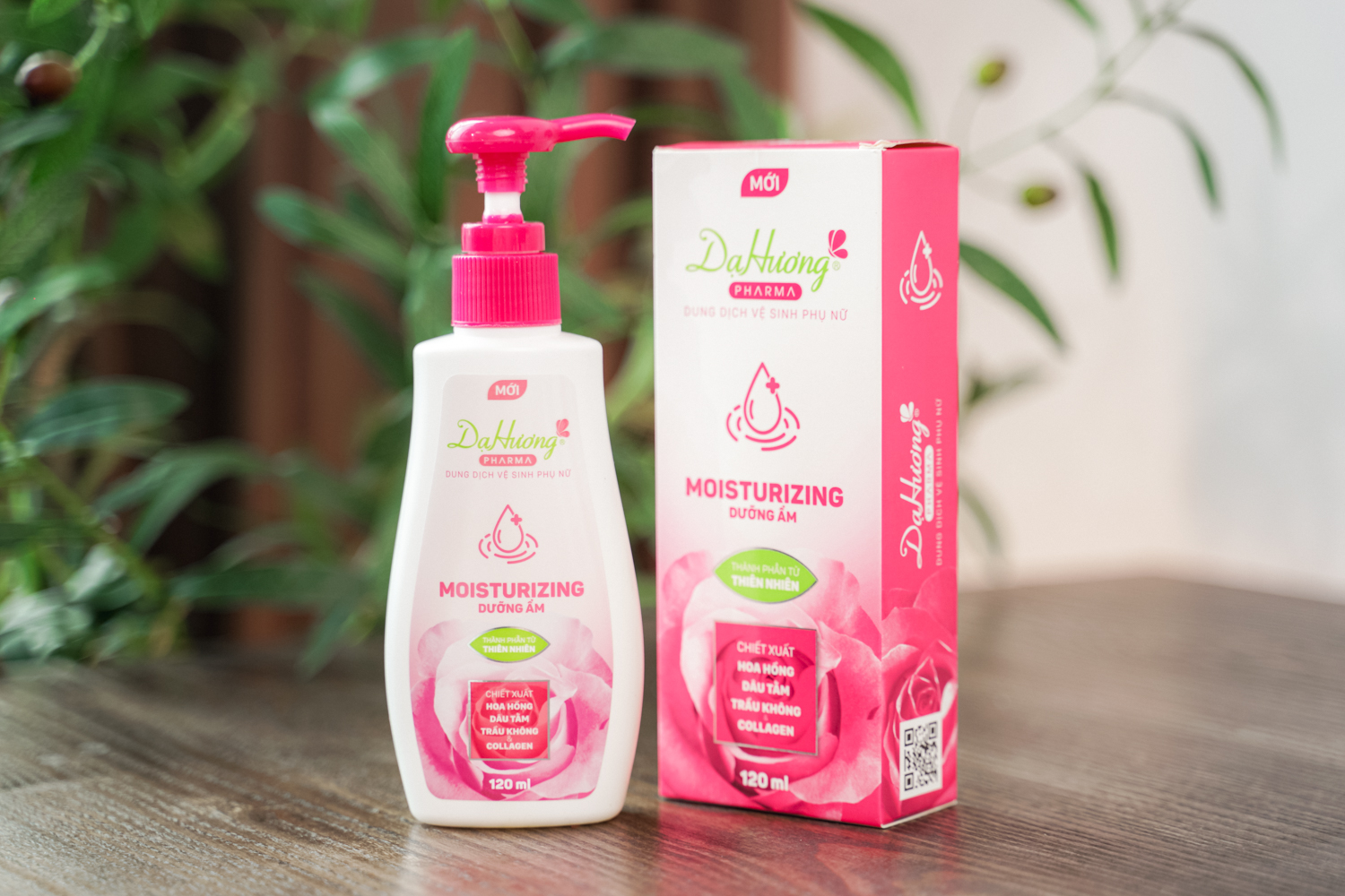 Dung dịch vệ sinh phụ nữ Dạ Hương Pharma Moisturizing (Dưỡng ẩm, làm mềm mịn & sáng hồng) 120ml