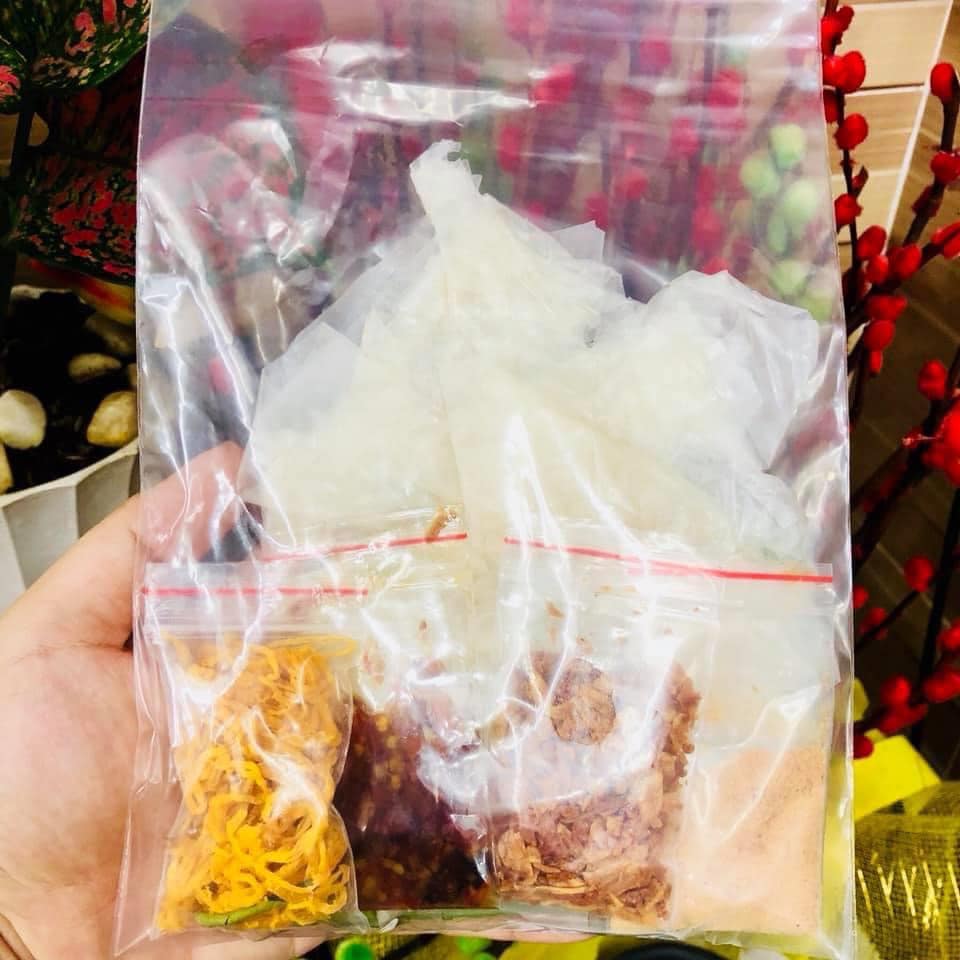 [1 Bịch] Bánh tráng trộn hành phi, sa tế và khô gà