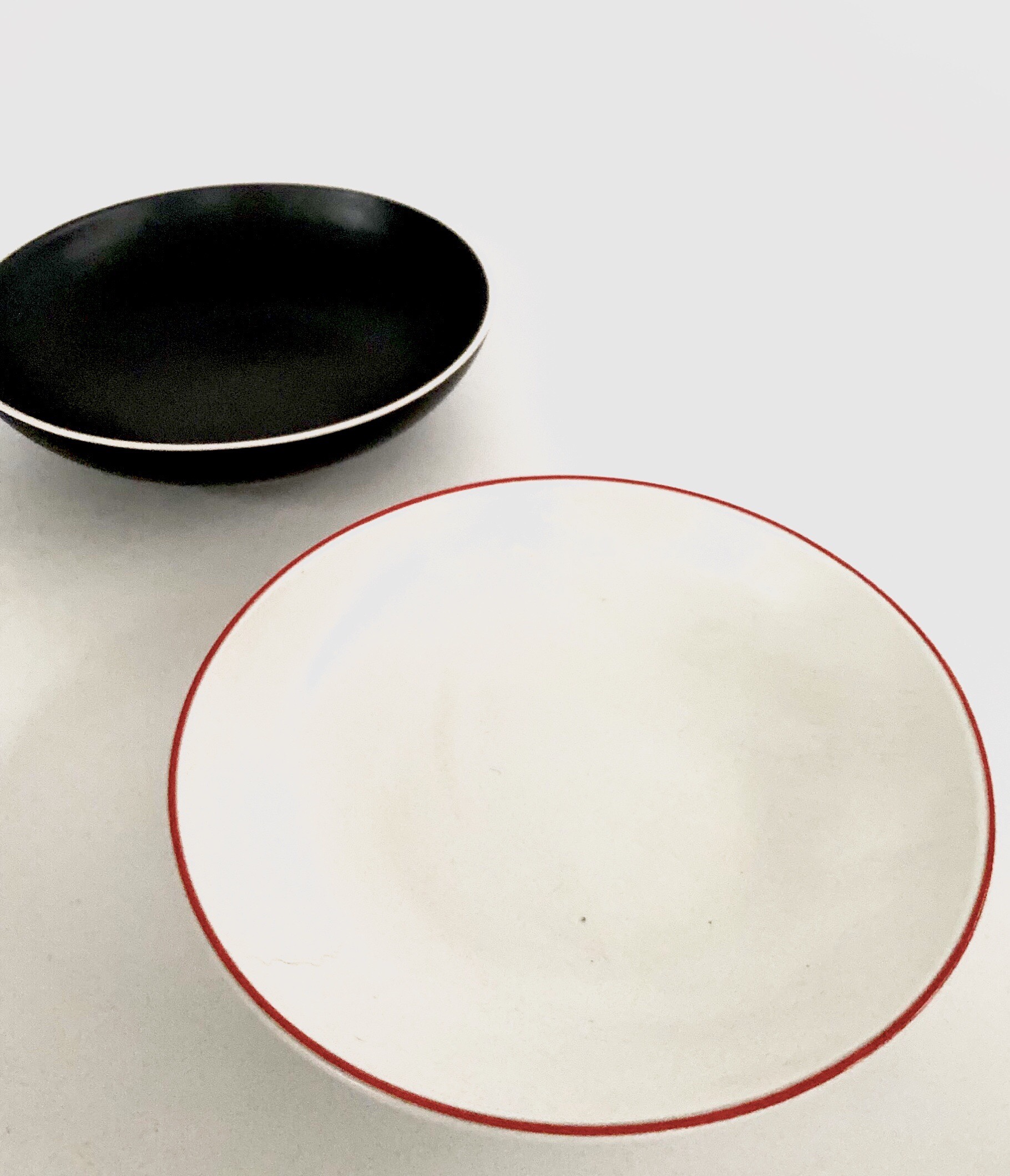 Đĩa gốm sâu lòng viền mảnh