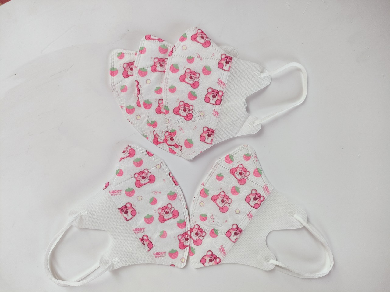 Combo 50 chiếc khẩu trang 5D Gấu Dâu Lotso mịn đẹp