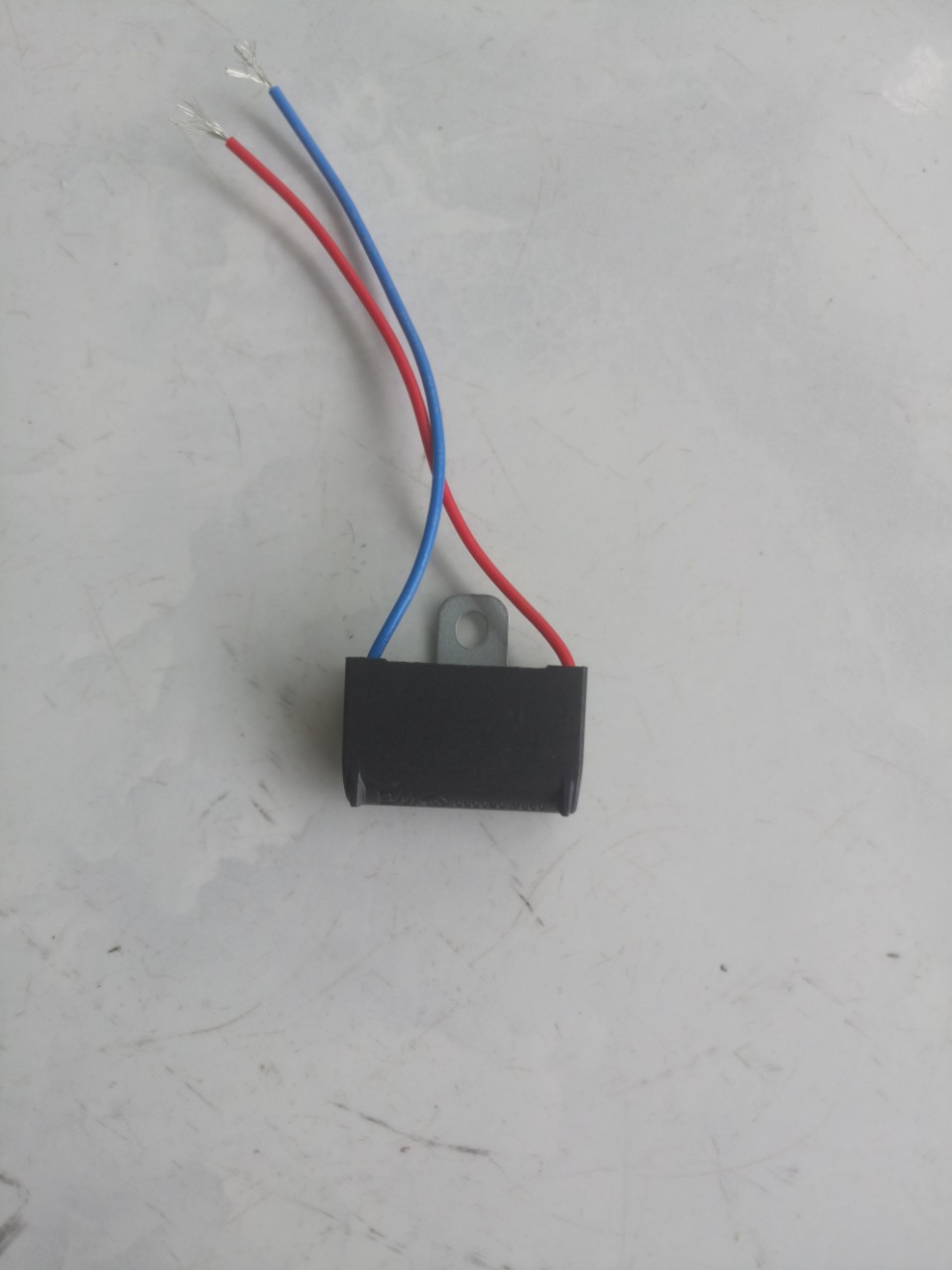 tụ quạt điện 2uF ,400 V / 50 hz