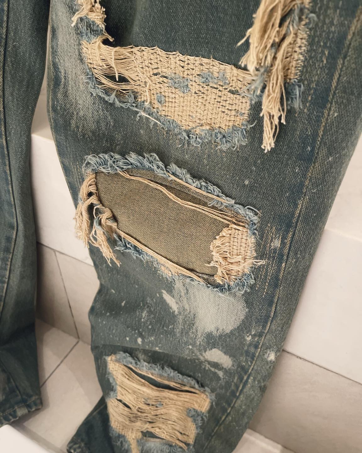 Quần Jean Amand Conqueror Distressted Jeans - QB040