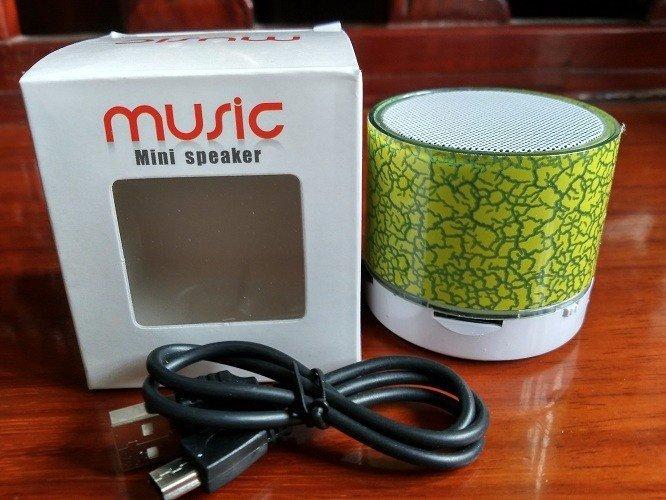 Loa mini bluetooth A9 có đèn led nháy theo nhạc