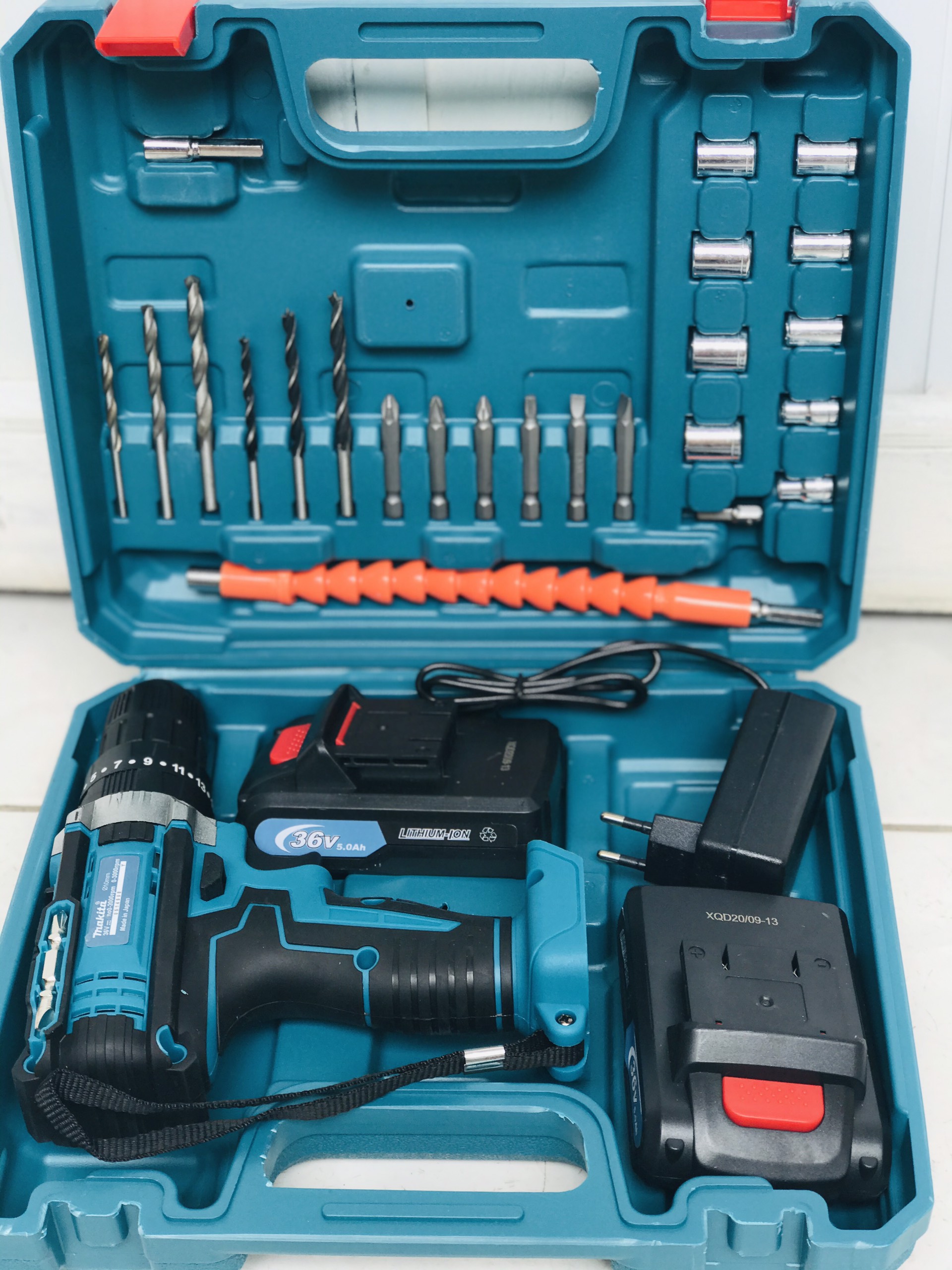 Máy khoan pin có BÚA makita 36v. (kèm 2pin và nhiều phụ kiện)