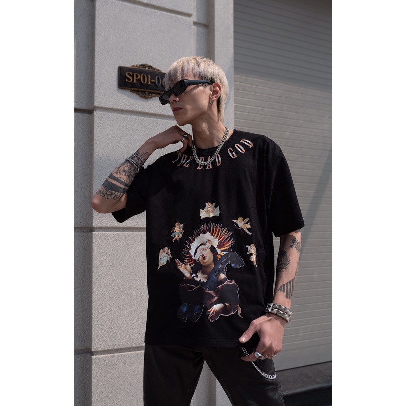 LUCKÁo thun tay lỡ The Bad God Mother Angles tee