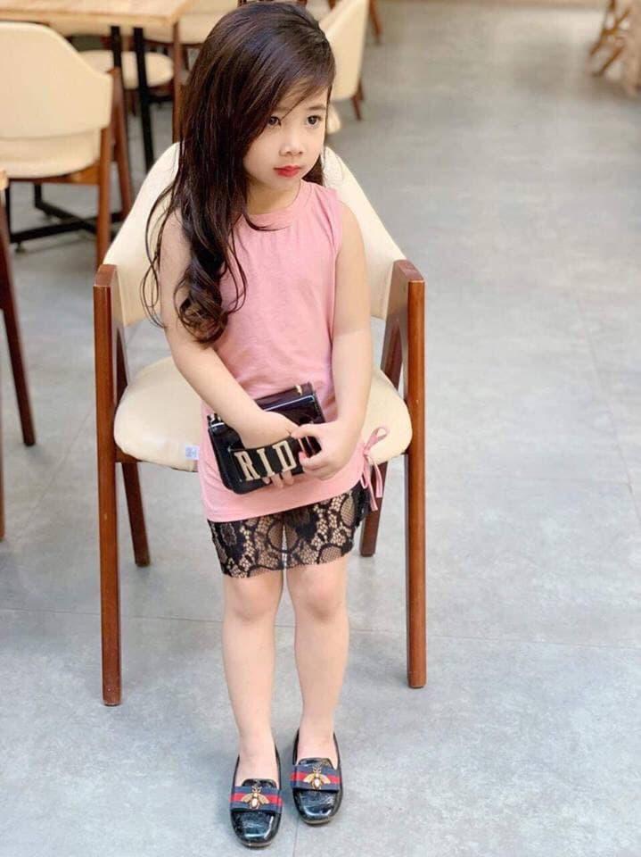Đầm thun phối chân ren bé gái xẻ lưng