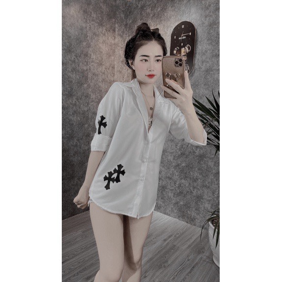 Áo sơ mi lụa chữ thập đen