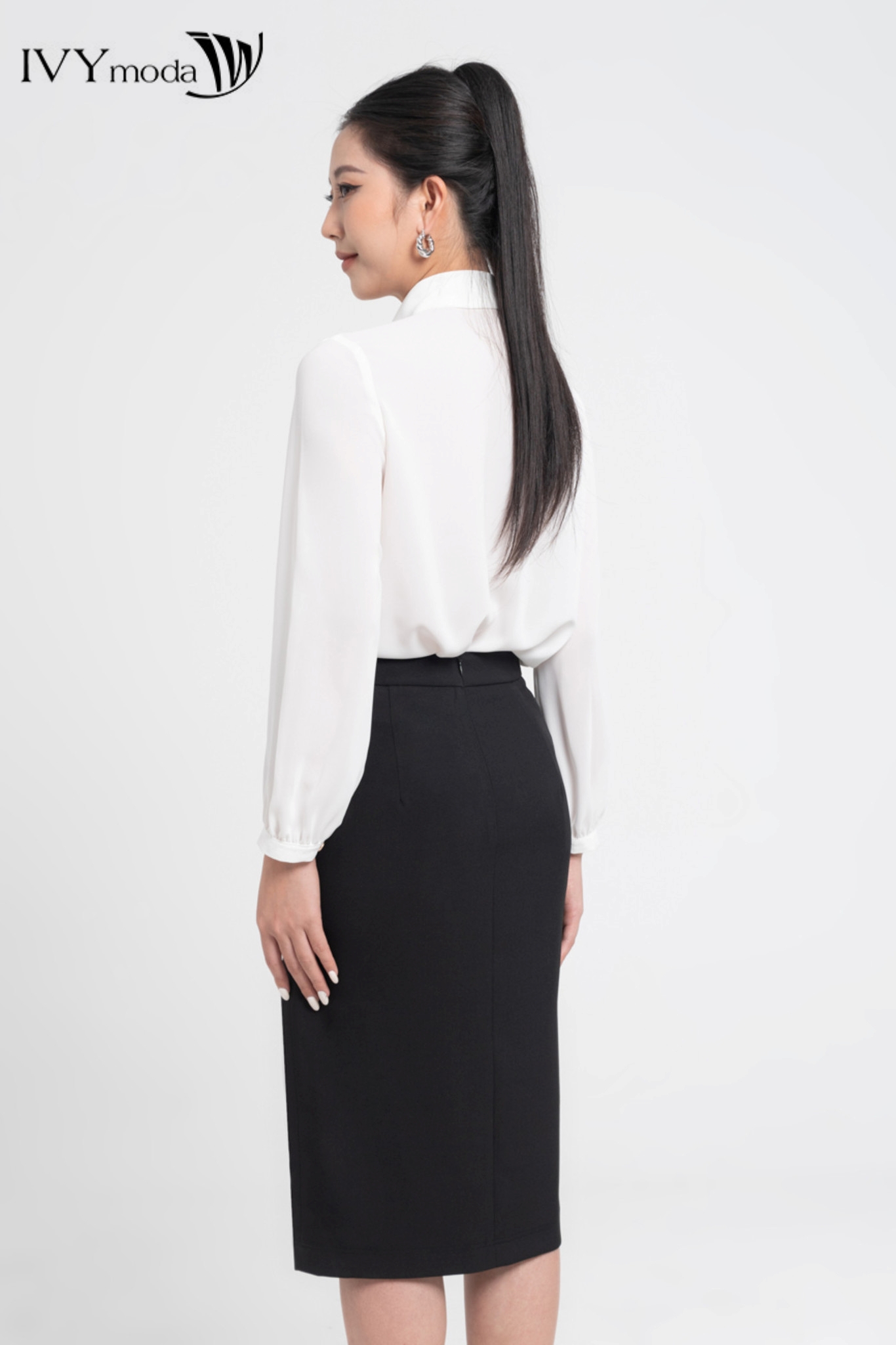 Áo lụa cổ thắt nơ IVY moda MS 17M8168