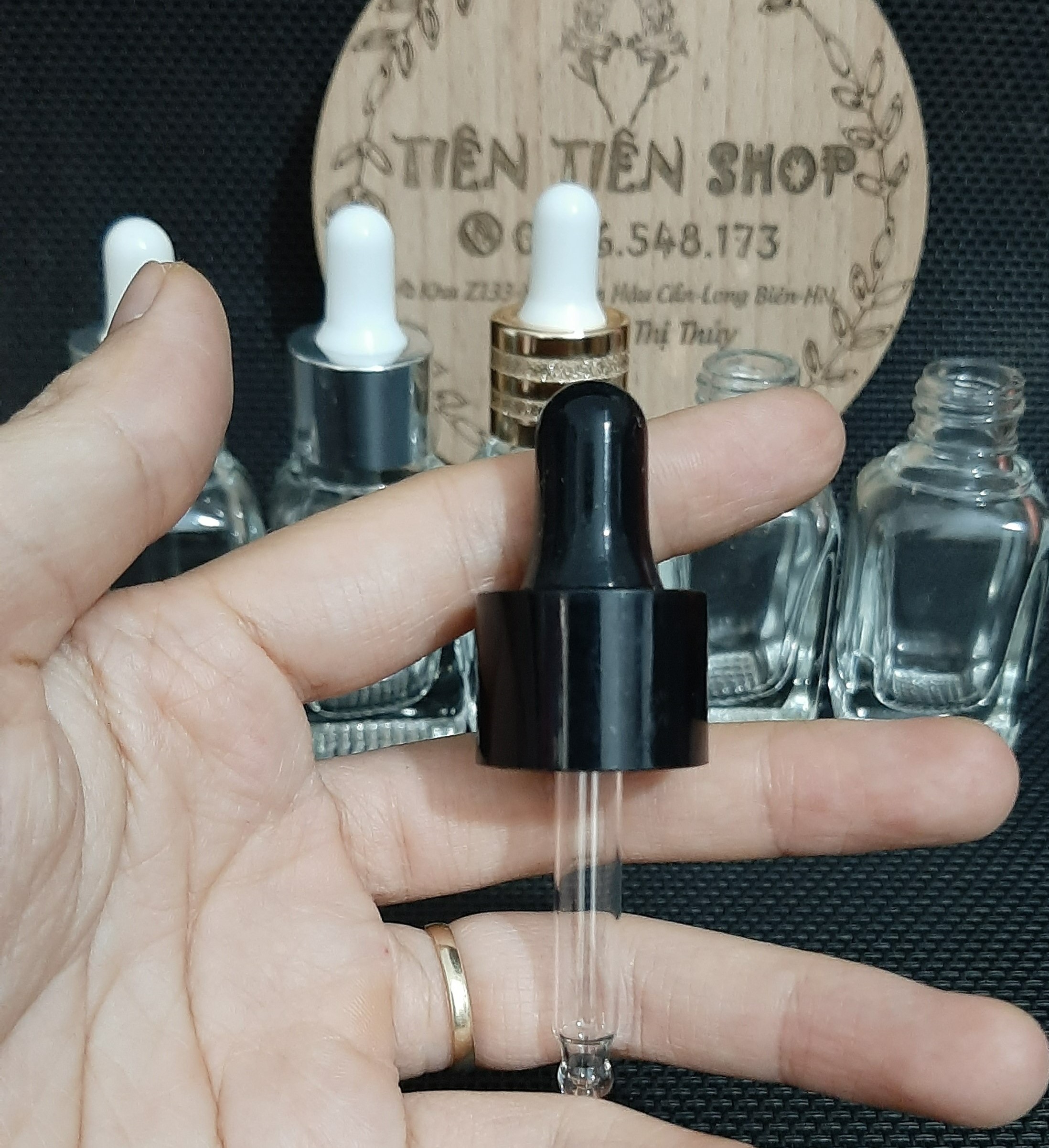 Chai thủy tinh mờ vai vuông chọn size đầu bóp serum
