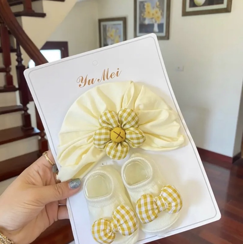 Set mũ Turban và tất dễ thương cho bé (Giao ngẫu nhiên)