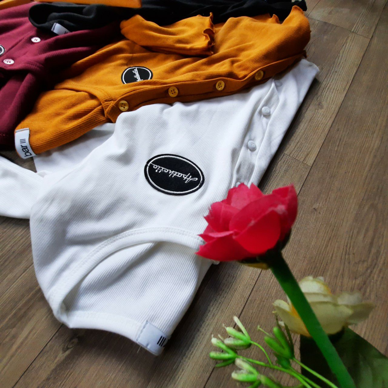 ÁO CROPTOP LOGO CUỐN BIÊN a2