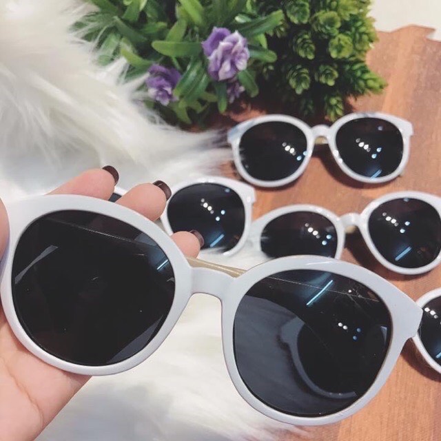 Kính v gọng trắng thời trang