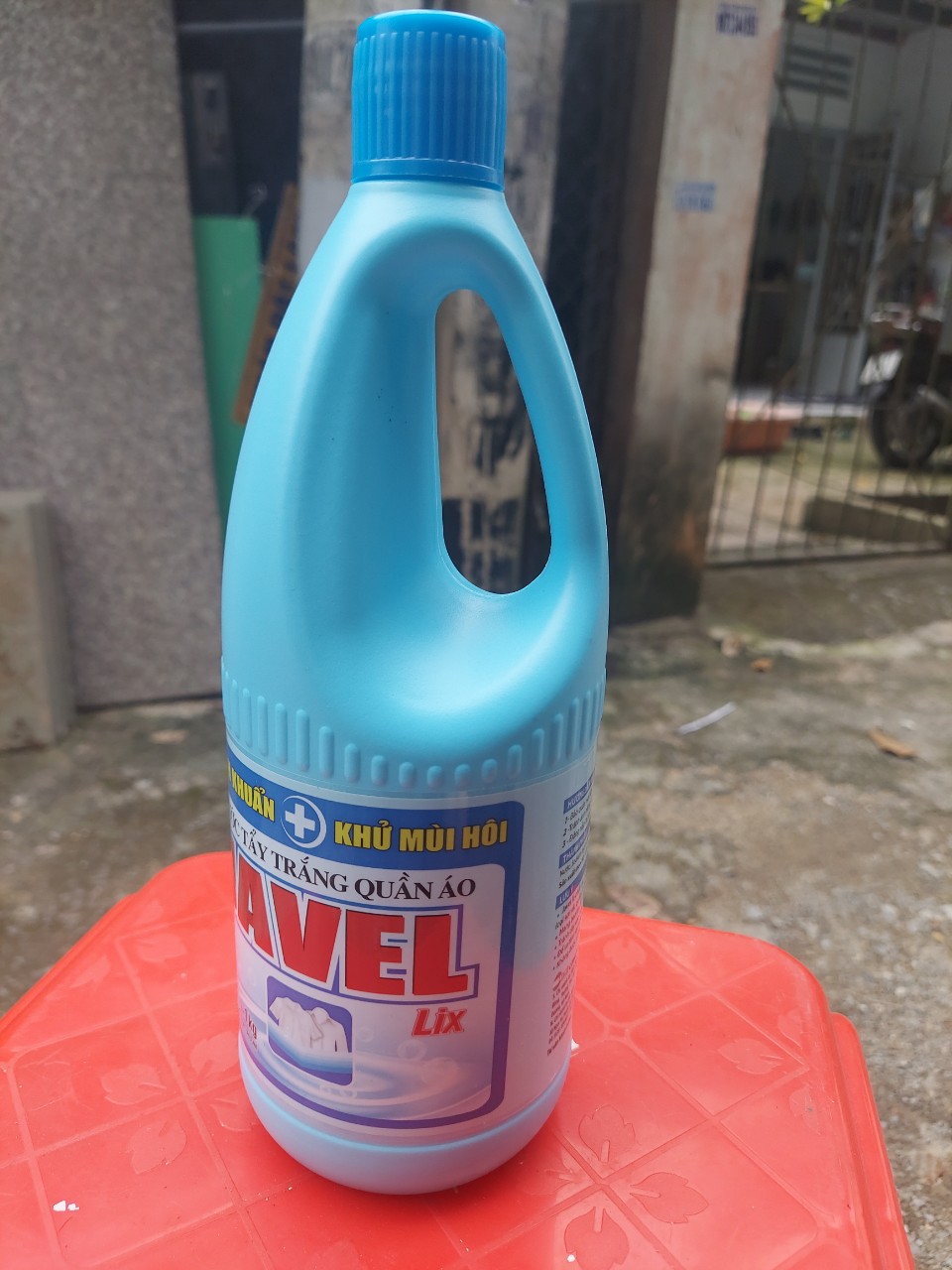 Nước tẩy quần áo trắng Javel -